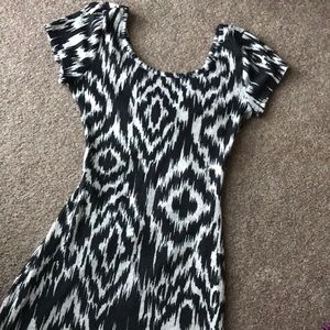 Gray and black printed short sleeve dress